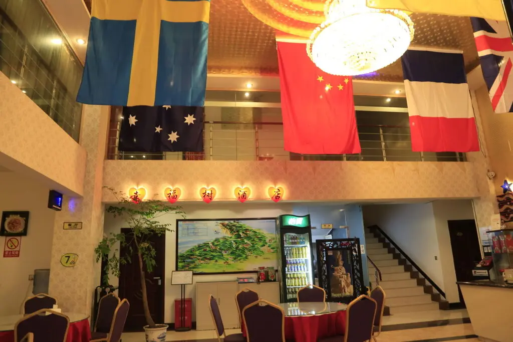 Лешан: Mount Emei Happy Hotel