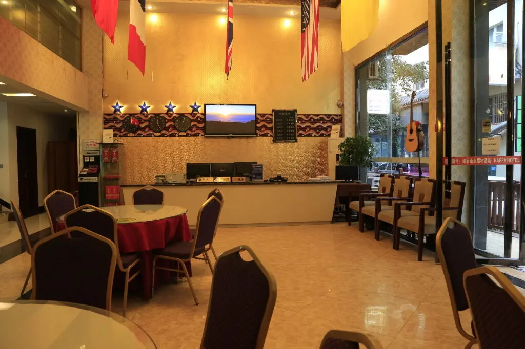 Лешан: Mount Emei Happy Hotel