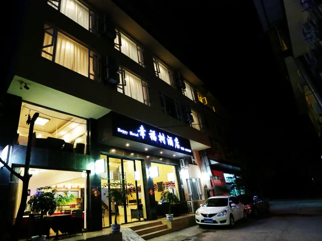 Лешан: Mount Emei Happy Hotel