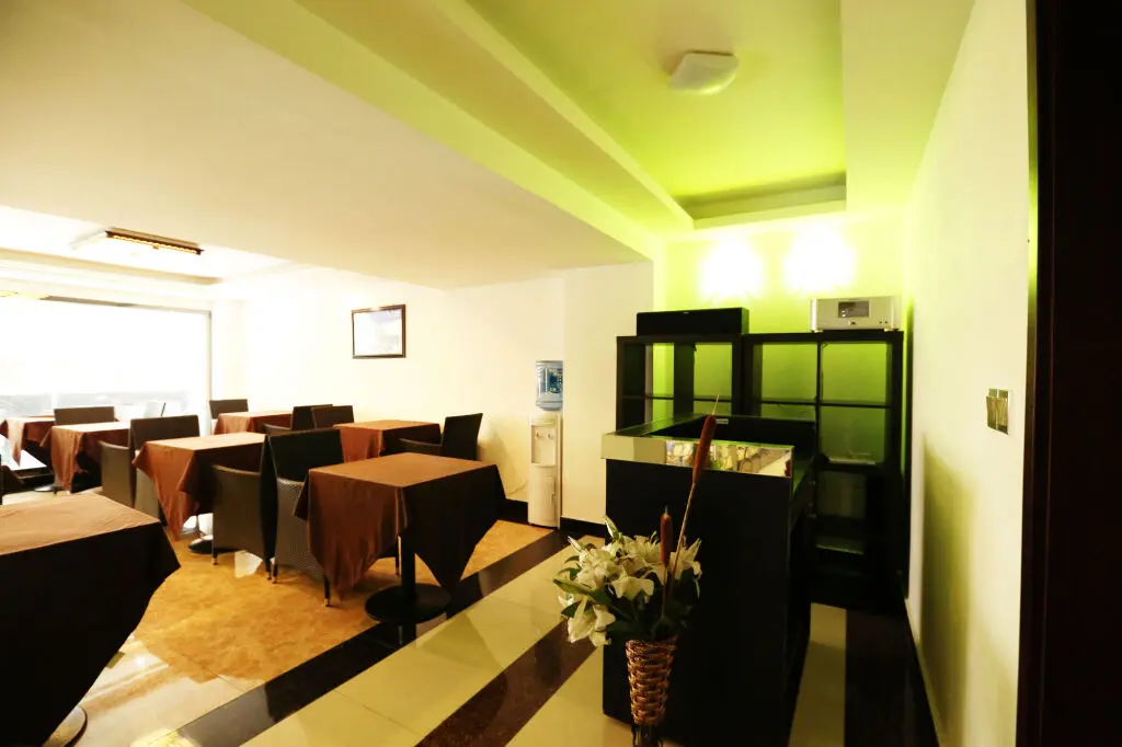 Лешан: Mount Emei Happy Hotel
