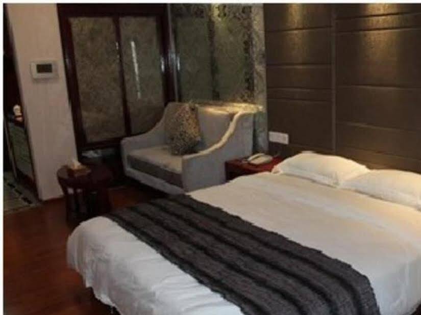 Фошань: U Home Hotel