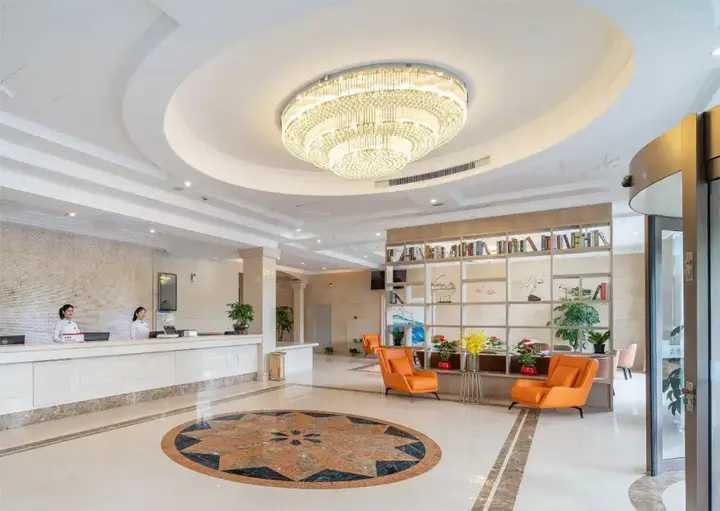 Шанхай: Отель Rezen Select Shanghai International Resort Chuansha Metro Station)