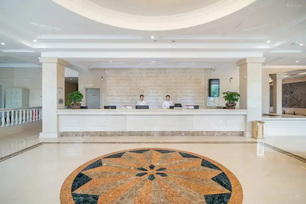 Шанхай: Отель Rezen Select Shanghai International Resort Chuansha Metro Station)