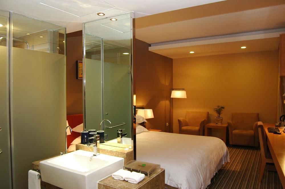 Иу: Ejon Kins Hotel