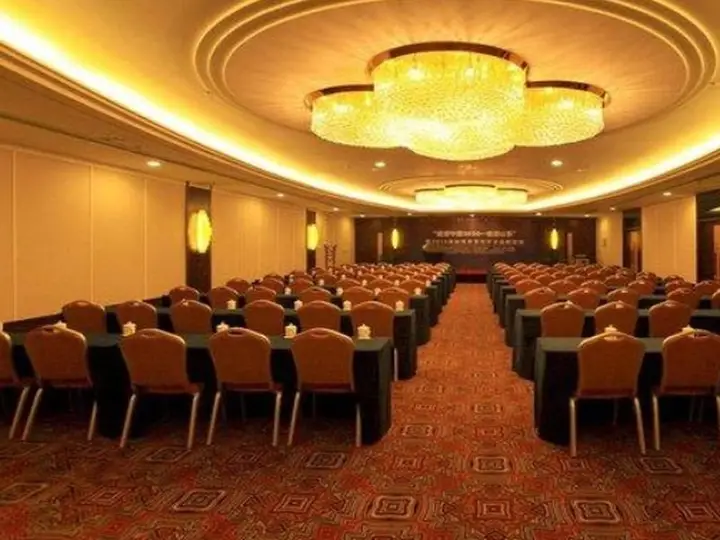 Цзинань: Blue Horizon Shizhong