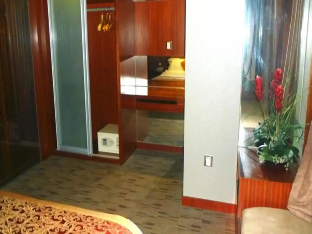 Шэньчжэнь: Shenzhen Xiangzhang Business Hotel