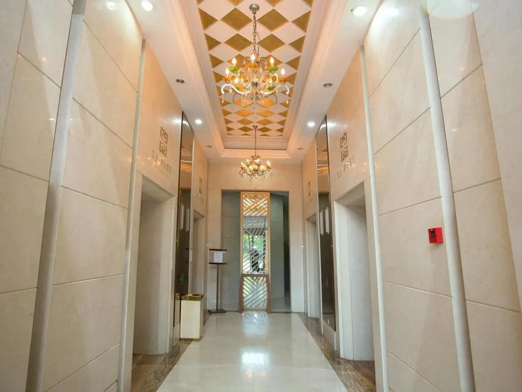 Шанхай: Jingan Ziyuan Apartment