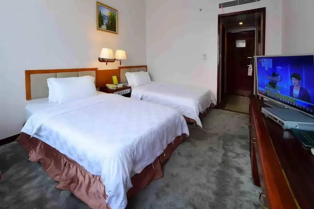 Шэньчжэнь: The Overseas Chinese Building Hotel