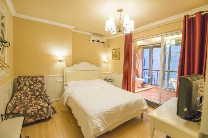 Яншо: Nana Hotel