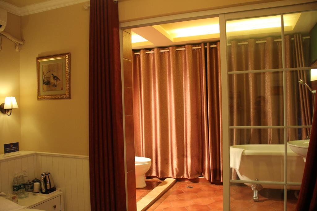 Яншо: Nana Hotel