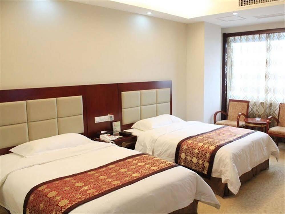 Цзясинь: Vienna International Hotel (Jiaxing College)