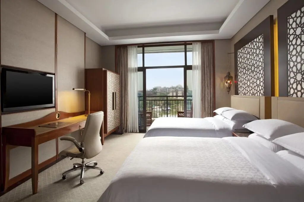 Цзиньюань: Sheraton Qingyuan Lion Lake Resort