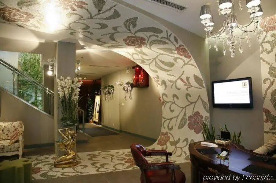 Ухань: Yangtze River TOMOLO Hotel (Jianghan Road Branch)