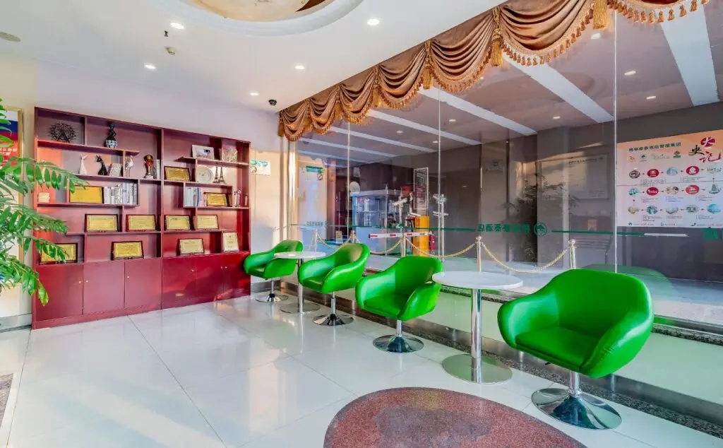 Пекин: GreenTree Inn Beijing Guangmingqiao Express Apartment Hotel