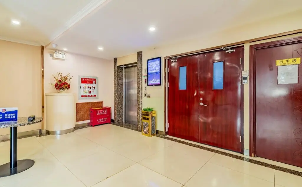 Пекин: GreenTree Inn Beijing Guangmingqiao Express Apartment Hotel
