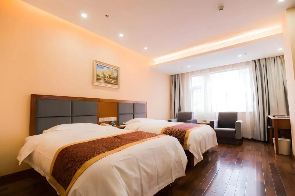 Цзюцзян: GreenTree Inn Jiujiang Railway Station Hotel