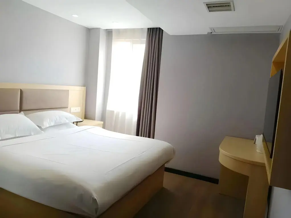 Цзюцзян: GreenTree Inn Jiujiang Railway Station Hotel