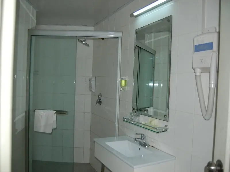 Шанхай: Shanghai Lakeside Holiday Inn Hotel