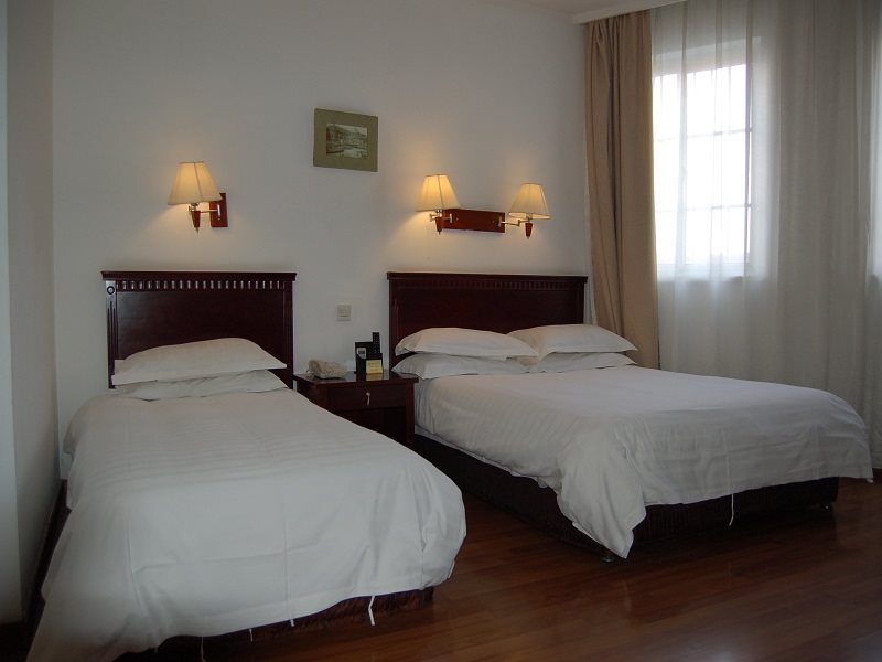 Шанхай: Shanghai Lakeside Holiday Inn Hotel