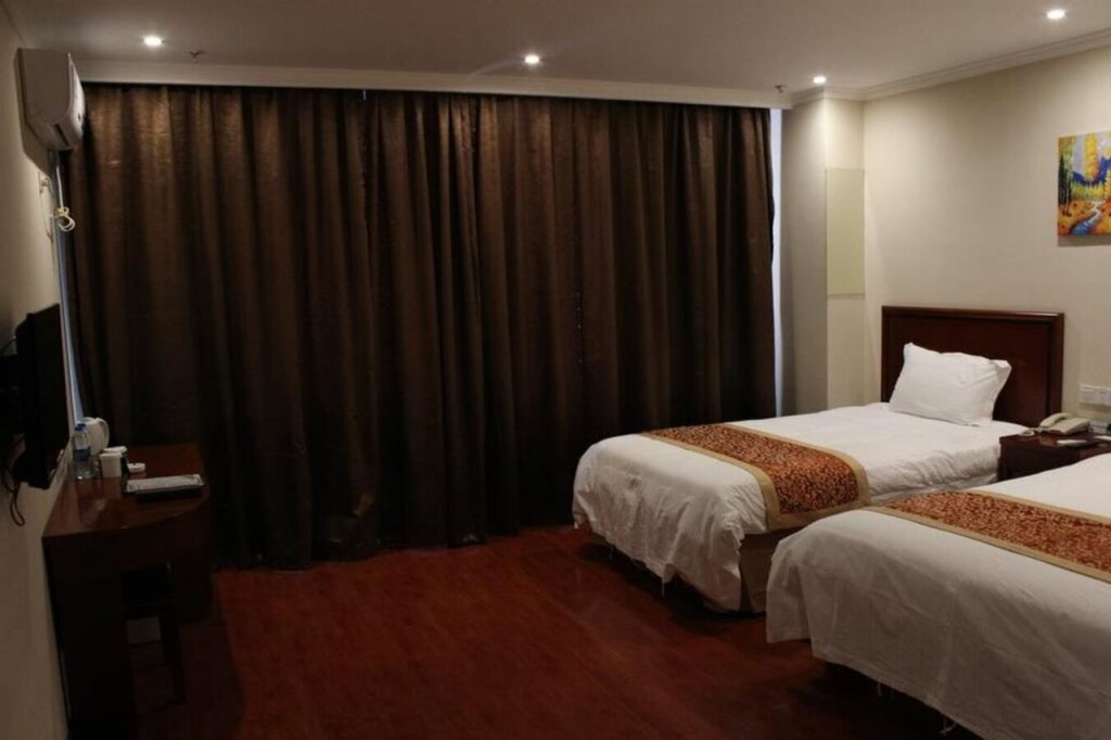 Шанхай: GreenTree Inn Shanghai Dabaishu Business Hotel