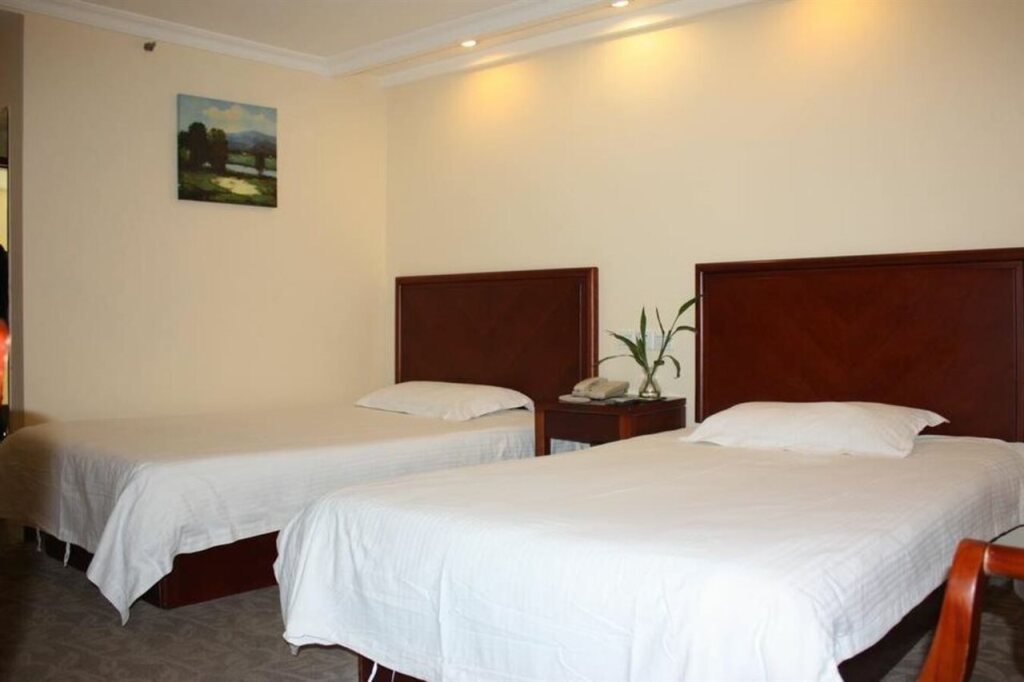 Шанхай: GreenTree Inn Shanghai Dabaishu Business Hotel