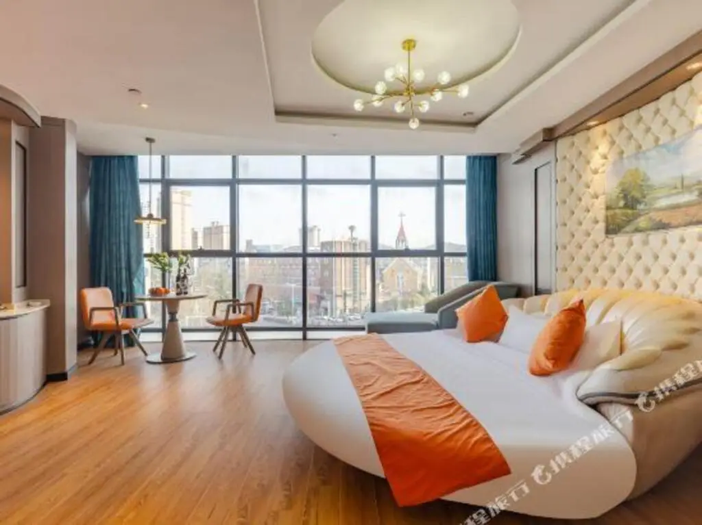 Хуайнань: Celeb International Hotel