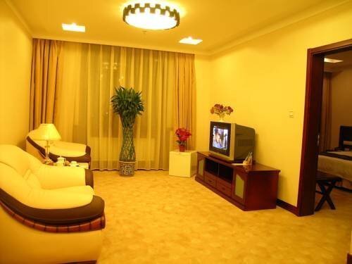 Hohhot Golden Sun Hotel — фото 1