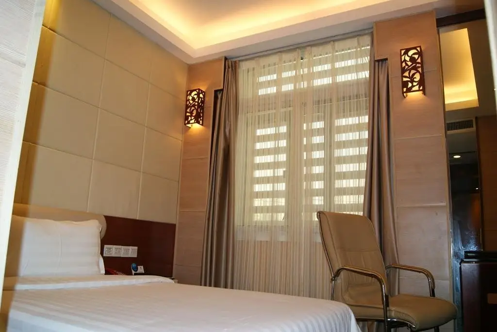 Ухань: XIhotel - Wuchang Railway Station Metro Station