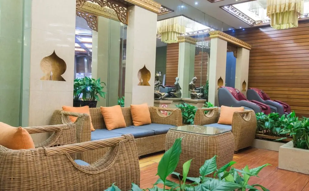 Ухань: XIhotel - Wuchang Railway Station Metro Station