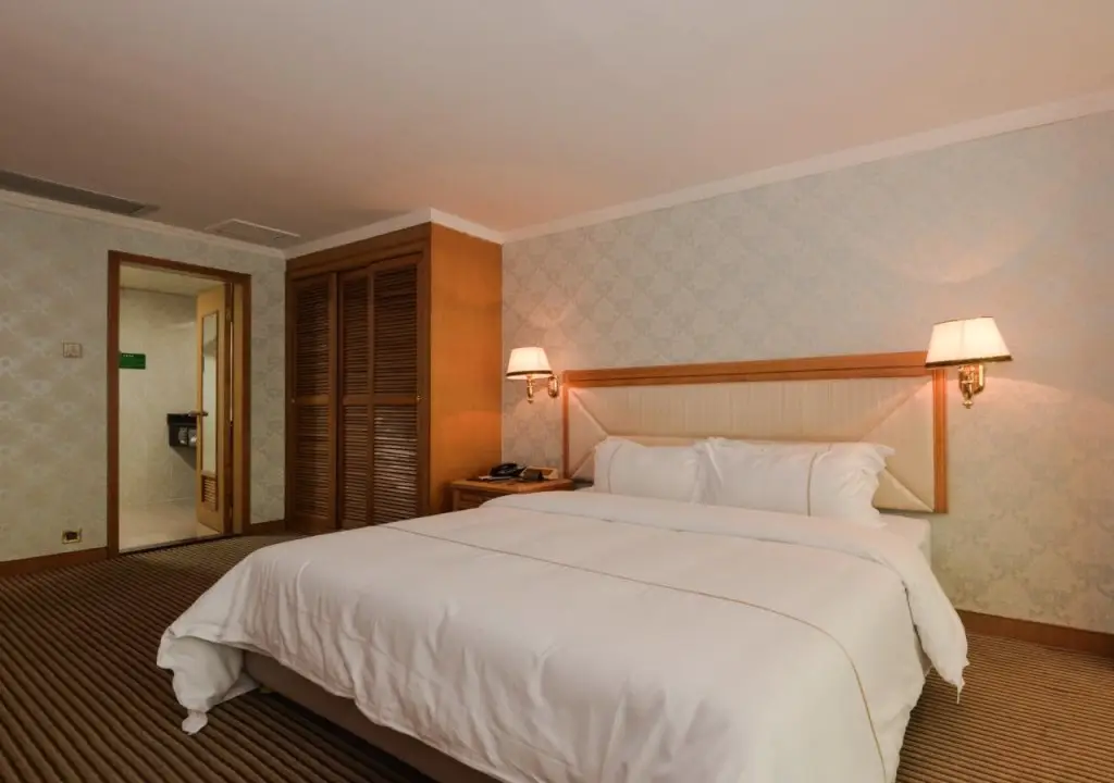 Гуанчжоу: New Pearl River Hotel