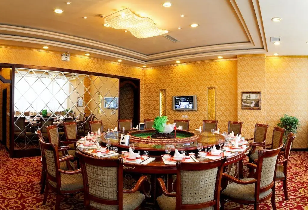 Цзиньчжун: Juguangju Hotel