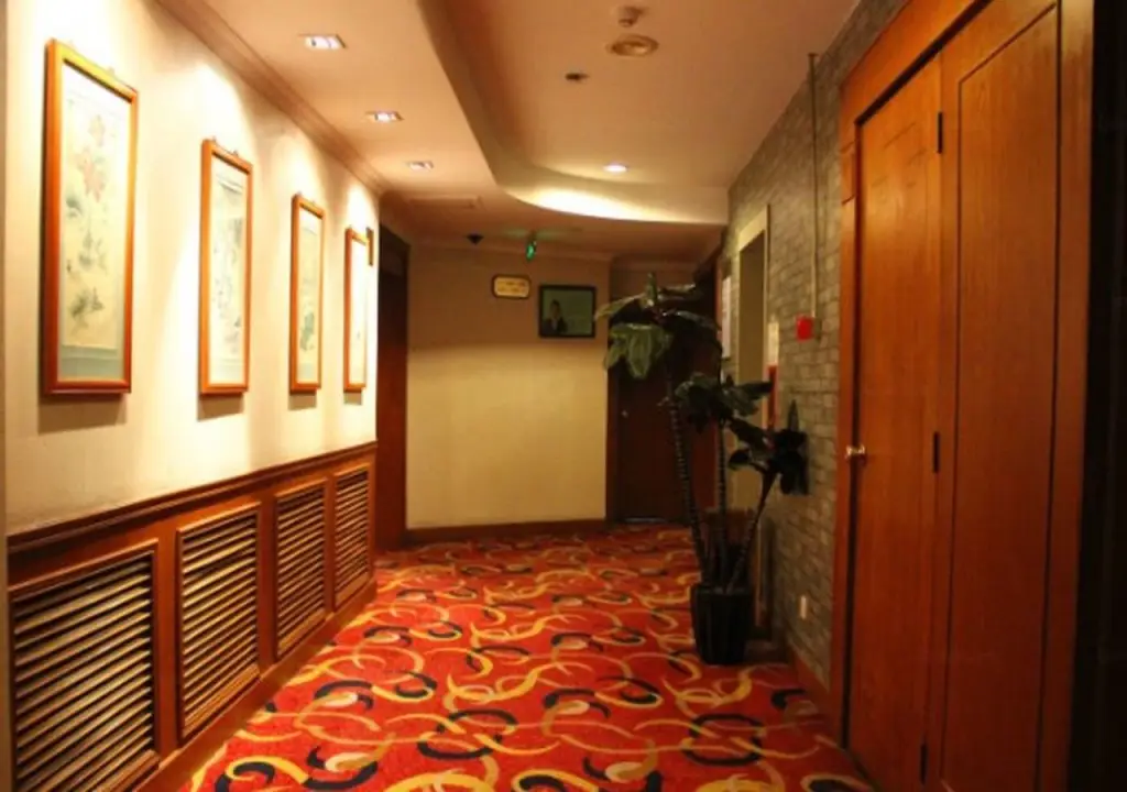 Far East Hotel — фото 1