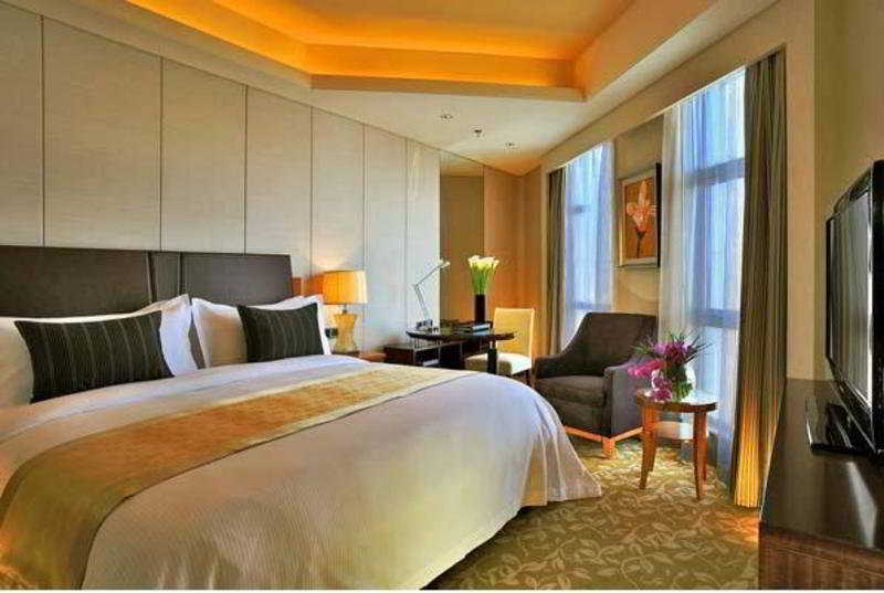 Шанхай: Howard Johnson Plaza Waigaoqiao Shanghai