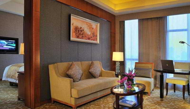 Шанхай: Howard Johnson Plaza Waigaoqiao Shanghai