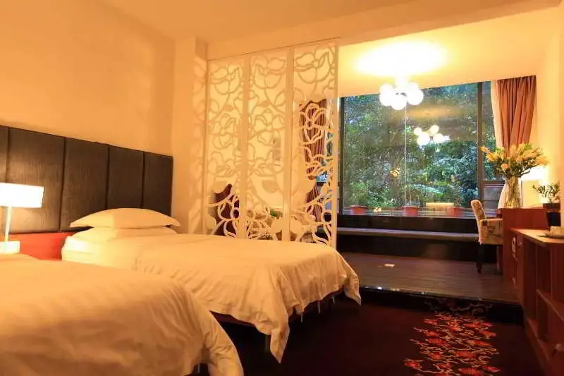 Гуанчжоу: Colorful Days Hotel