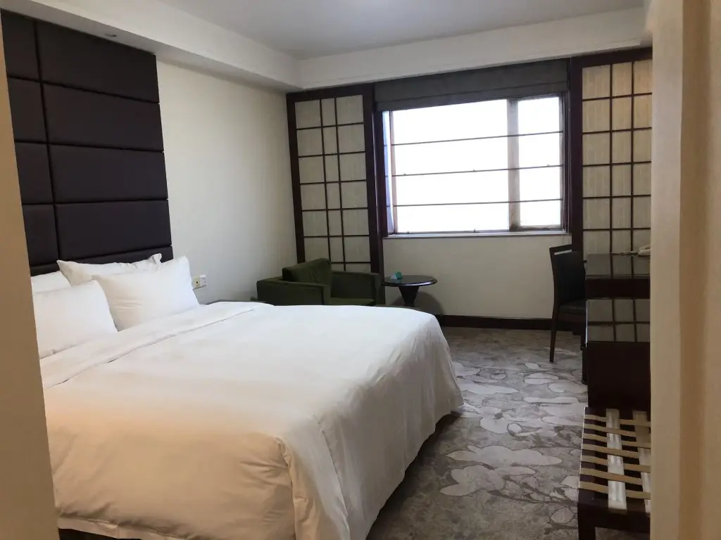 Шанхай: Guangdong Hotel Shanghai