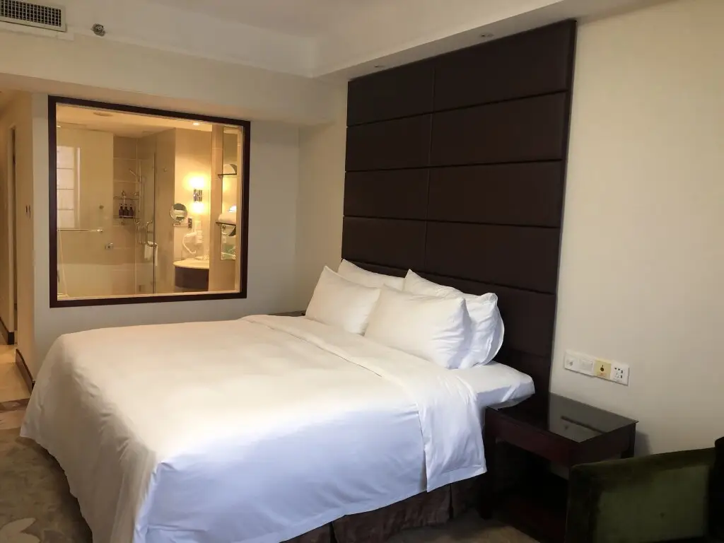 Шанхай: Guangdong Hotel Shanghai