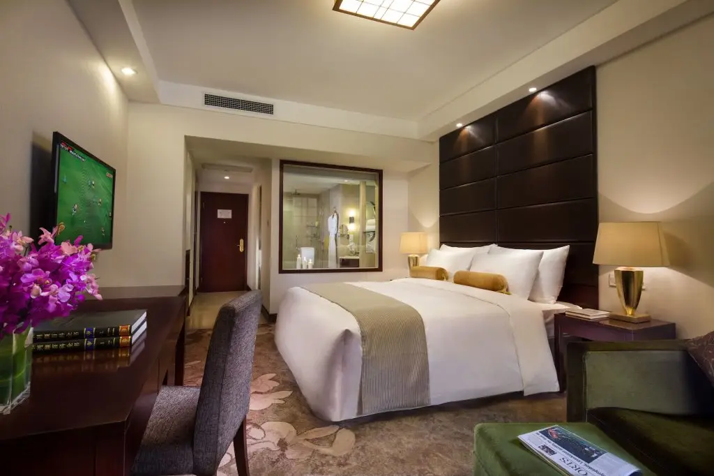 Шанхай: Guangdong Hotel Shanghai