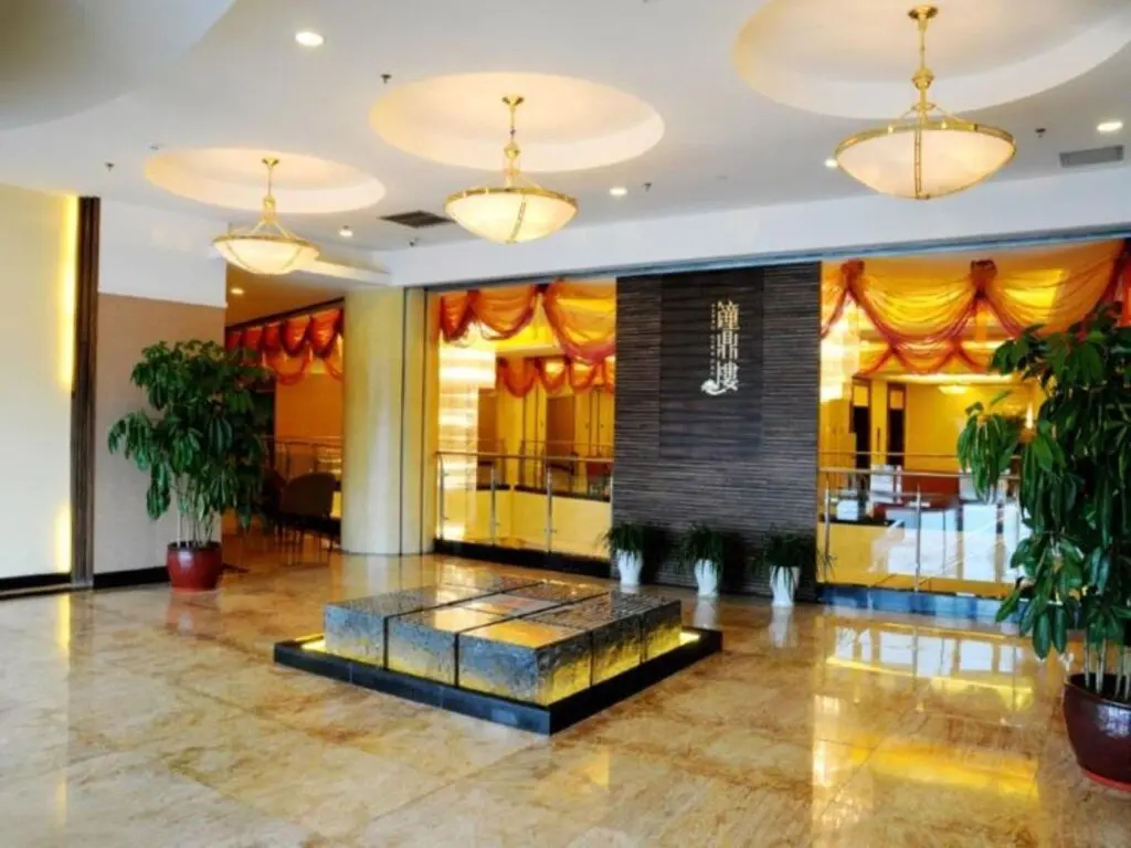 Циндао: Отель Blue Horizon (Qingdao Shilaoren International Convention and Exhibition Center)