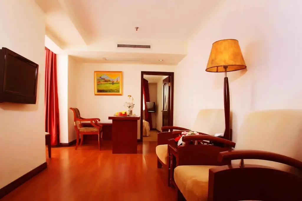 Шанхай: HuaJun Suite Hotel