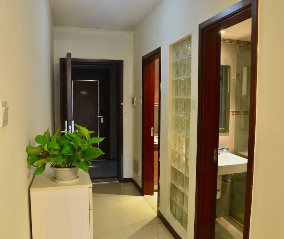 Шэньчжэнь: She & He Apartment Shenzhen Window of the World Branch