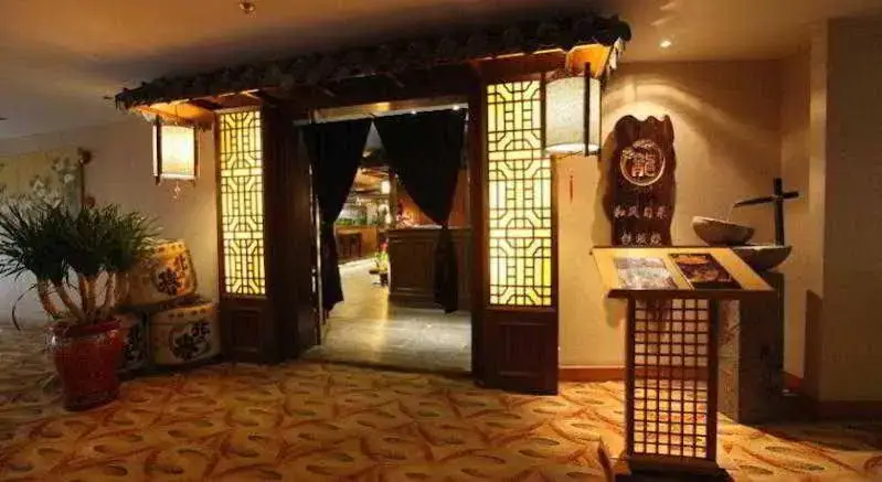 Шанхай: Ramada Plaza Peace Shanghai