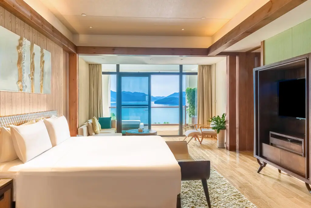 Ханчжоу: InterContinental One Thousand Island Lake Resort by IHG