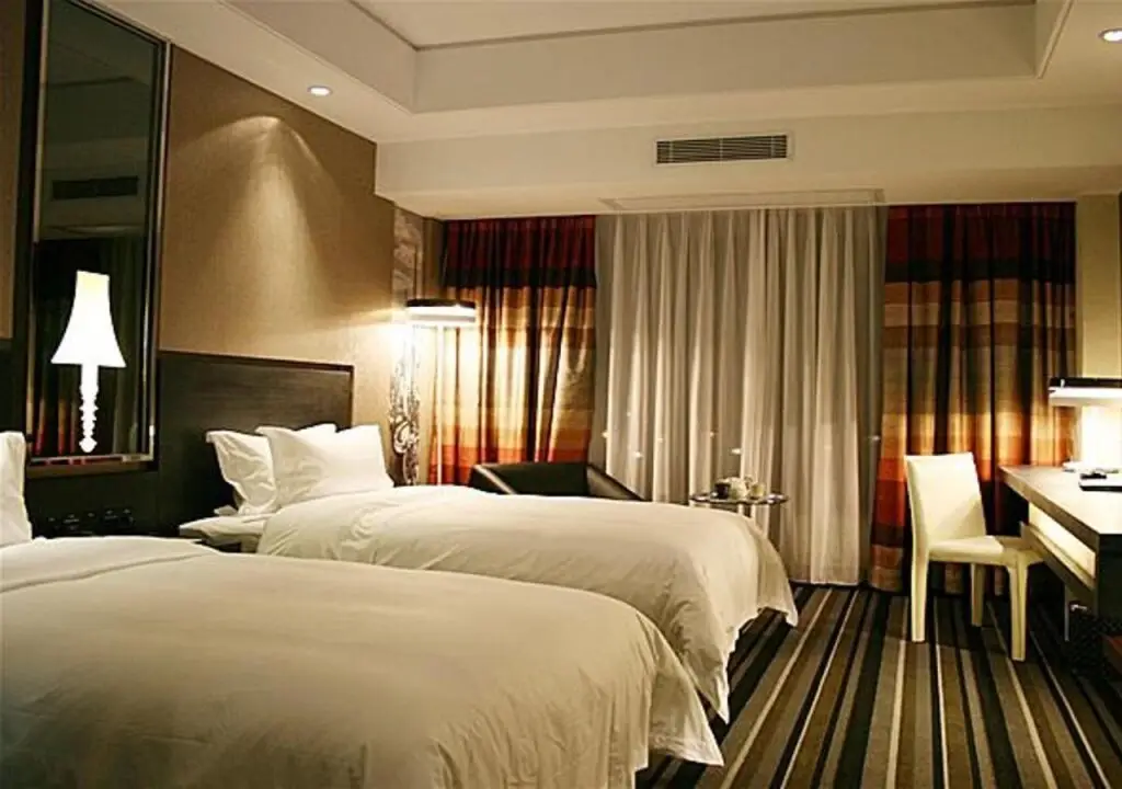 Гуанчжоу: Vienna Hotel (Dongguan Houjie Dadao Branch)