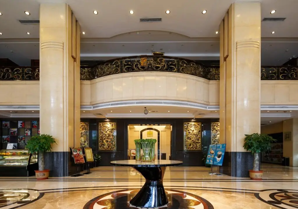 Yutong Hotel — фото 1