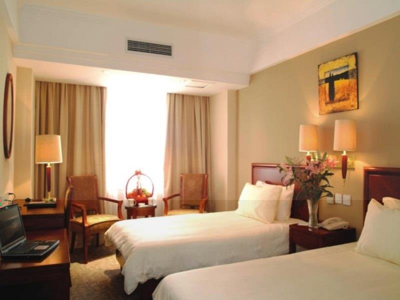 Циндао: Qingdao ST. Paradise Hotel
