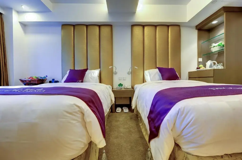 Гонконг: The Bauhinia Hotel - Central