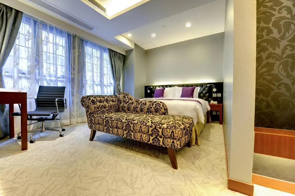 Гонконг: The Bauhinia Hotel - Central