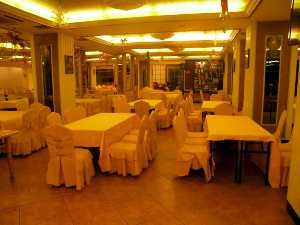 Гуйлинь: Golden Dragon Hotel