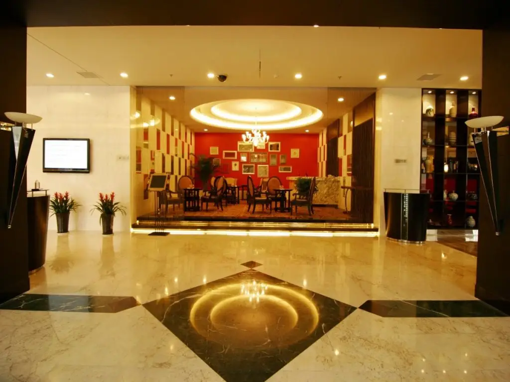 Циндао: Sunny World Hotel